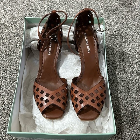 NWT Gianni Bini brown leather laser cut sandals